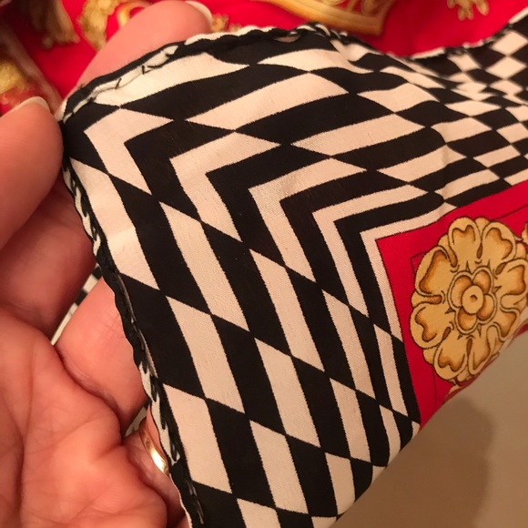 Large silk scarf - Picture 4 of 7